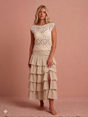 NWT Lulus Sample item-cream and tan gingham tiered skirt